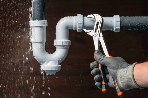 Professional Gas Line Repair technician working in Samoa, CA